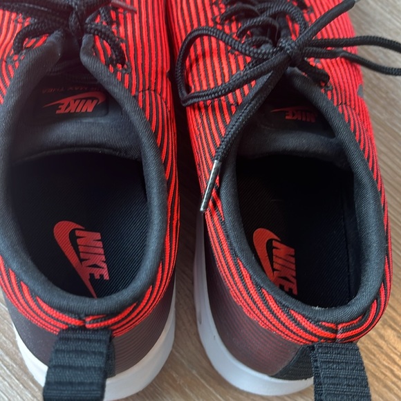 Nike Air Max Thea Women’s Red Stripe - Picture 5 of 8